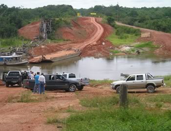 A comitiva percorreu o trecho da estrada que está sendo recuperado 